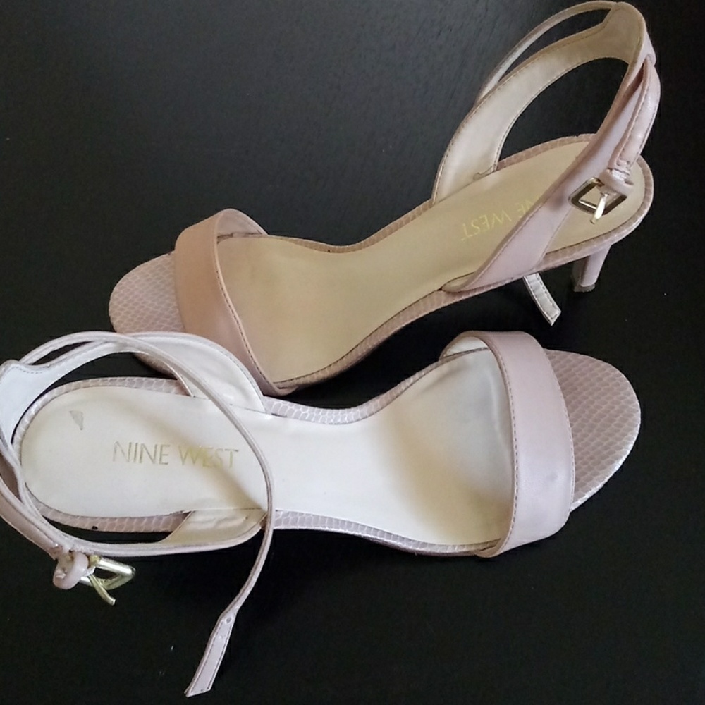 Shoes - Picture 3 of 4